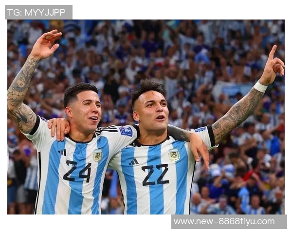 恩佐与加纳乔共同探讨切尔西圣诞慈善活动的足球团结力量